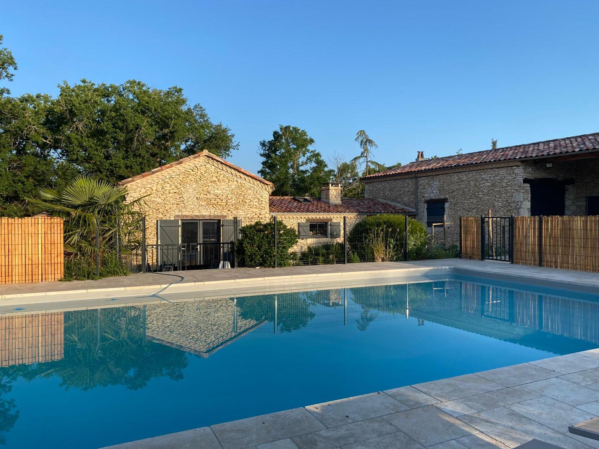 Coulonges Hotel Savignac-sur-Leyze Bagian luar foto